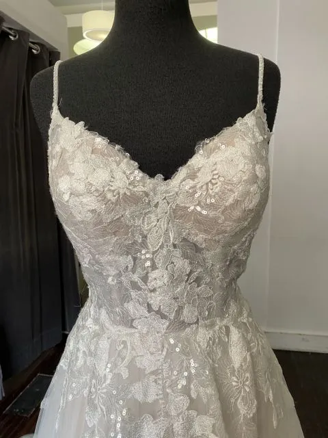 A Line Spaghetti Straps Wedding Dress With Lace Appliques