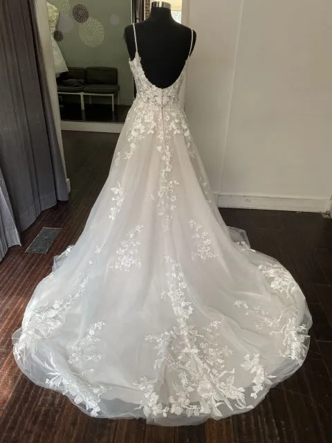 A Line Spaghetti Straps Wedding Dress With Lace Appliques
