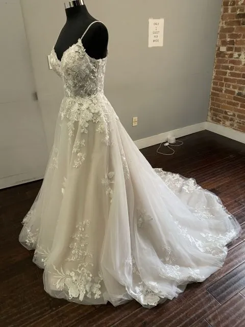 A Line Spaghetti Straps Wedding Dress With Lace Appliques