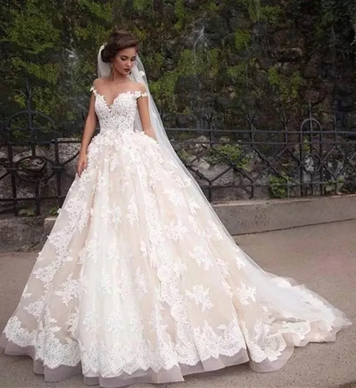 Gorgeous Ball Gown Cap Sleeve Wedding Dress With Lace Appliques WW263