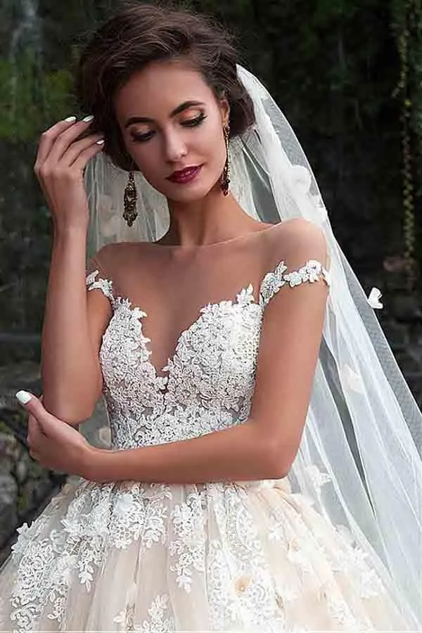 Gorgeous Ball Gown Cap Sleeve Wedding Dress With Lace Appliques WW263
