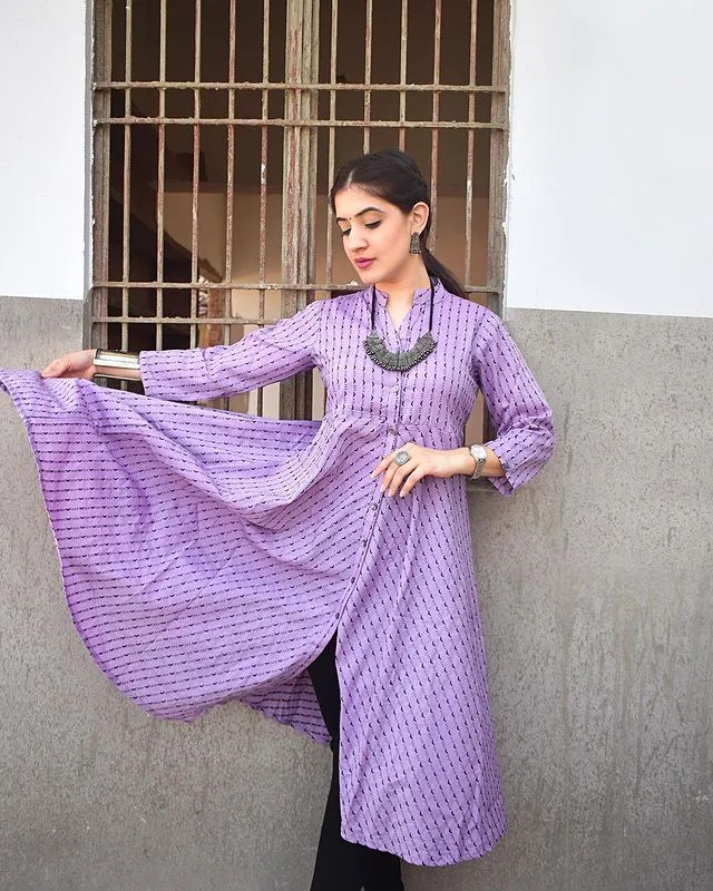 Jashvi Women Purple & Black Woven Design Jacquard A-Line Kurta