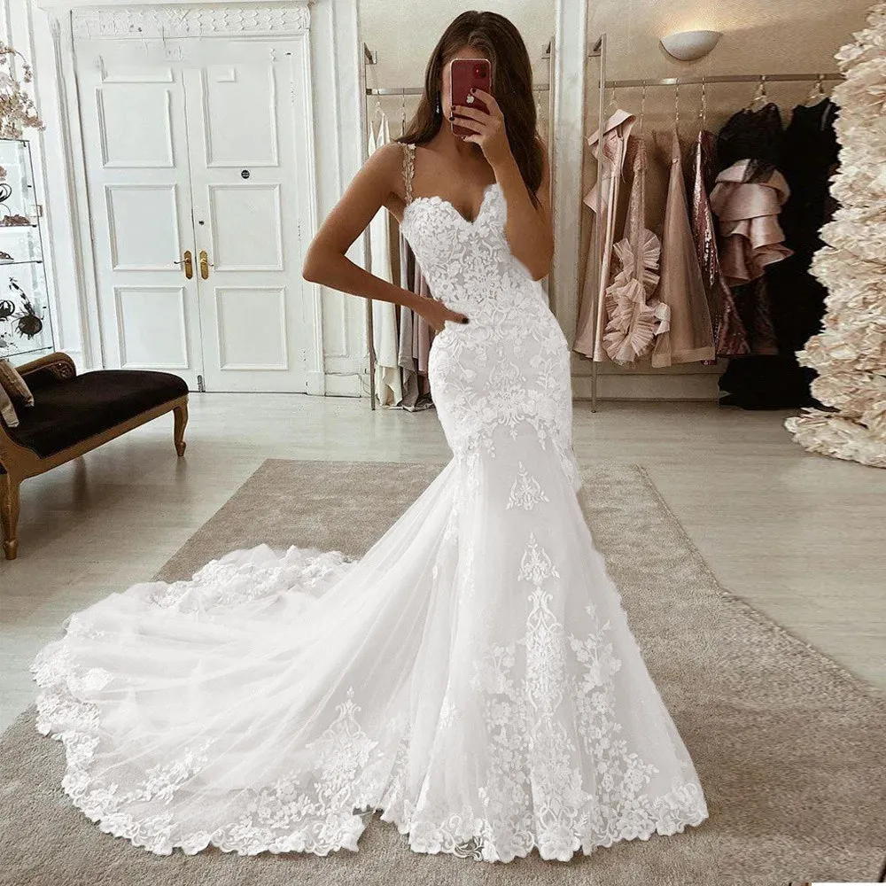 Vintage Ivory Mermaid Wedding Dress with Lace Appliques and Court Train